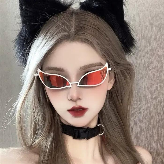 Donquixote PVC lunettes de soleil Doflamingo Cosplay lunettes Anime oeil de chat lunettes de soleil 