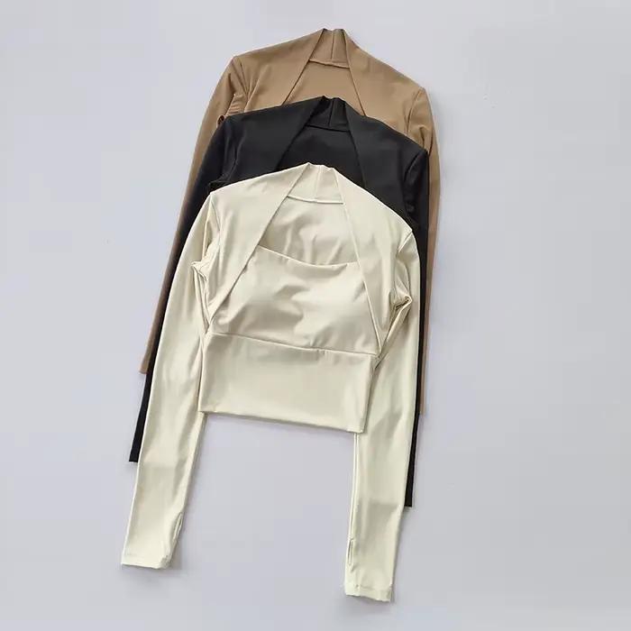 Haut de sport avec coussin de poitrine pour femmes, chemises à manches longues, court et élégant, vê