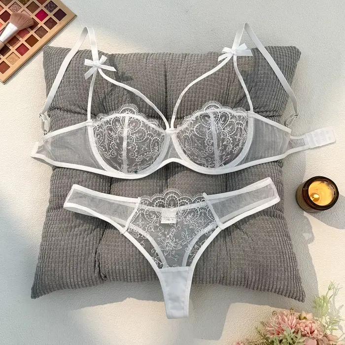 Ensemble de lingerie sexy blanche, une expérience de vie intime quotidienne à la fois pure et qui dé