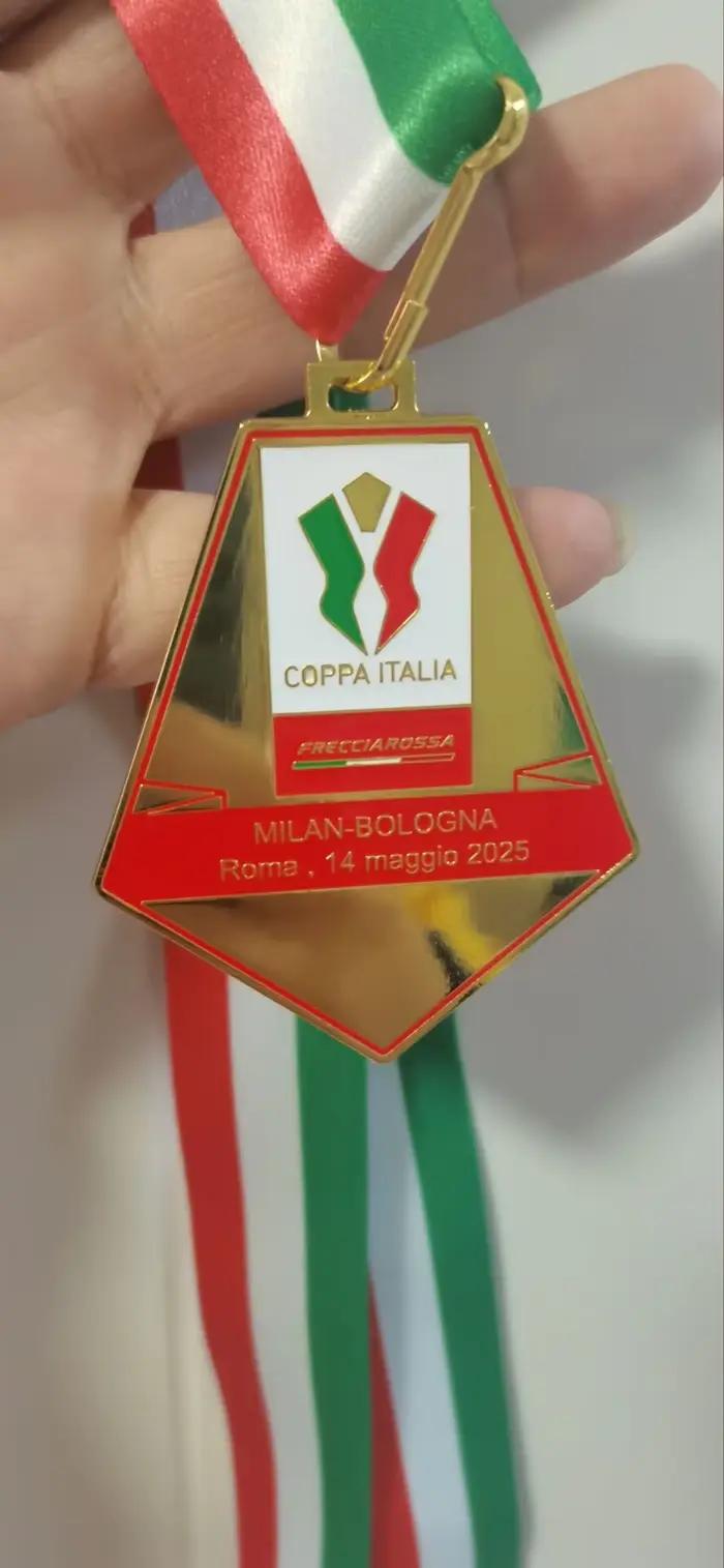 La médaille des champions de Coppa Italia 2025, gagnants finales, Souvenirs de fans de médailles ave