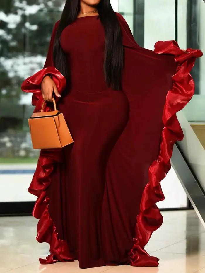 Robe de soirée asymétrique bordeaux unie à manches volantées et détails plissés