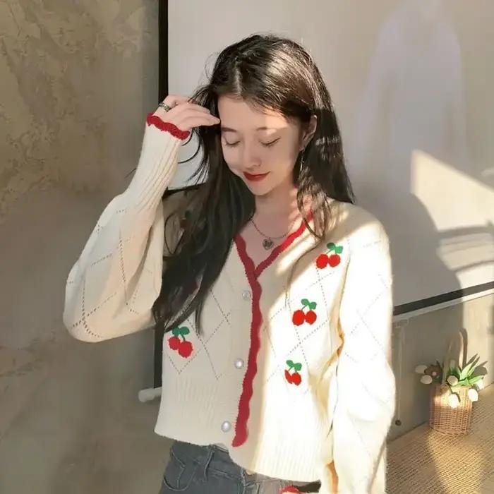 Cardigan tricoté à manches longues et col en v pour femme, haut décontracté, ample, boutons floraux,