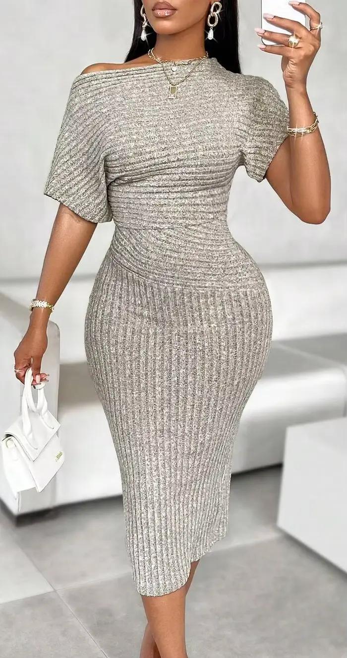 Robe en tissu texturé à épaules asymétriques, couleur unie, mode femme