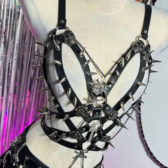 Haut Gothique Punk Rock pour Femme avec Crânes et Clous, Chaîne Croisée, Style Y2K, Halter, Vêtement