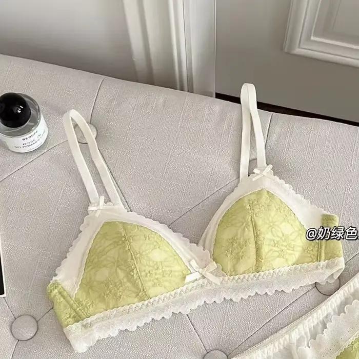 Dámská nabíraná podprsenka pro malá ňadra