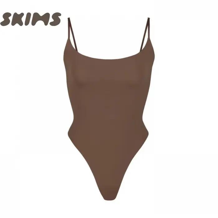 SKIMS FITS EVERYBODY débardeur slim fit avec base sexy en dessous