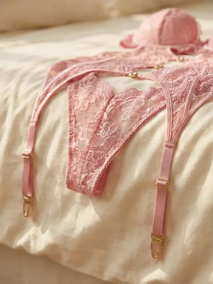 Sexy průhledný krajkový set podprsenka a podvazkový pás