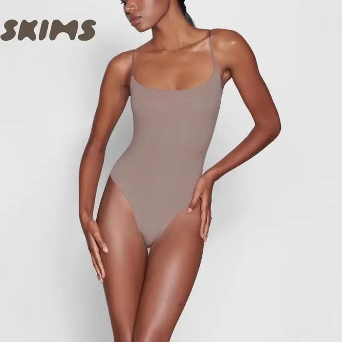 SKIMS FITS EVERYBODY débardeur slim fit avec base sexy en dessous