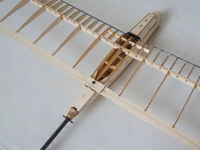 Kit de planeur DW Hobby U-ZI 1400 mm – F14 en bois de balsa de 55 pouces avec moteur et hélice pliable