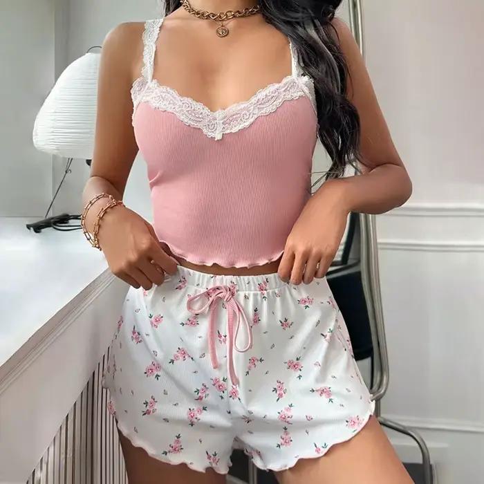 Pyjama pour femmes, ensemble de camisoles et shorts en dentelle, confortable et extensible, adapté à une tenue décontractée à la maison, vêtements de nuit pour femmes, toutes saisons