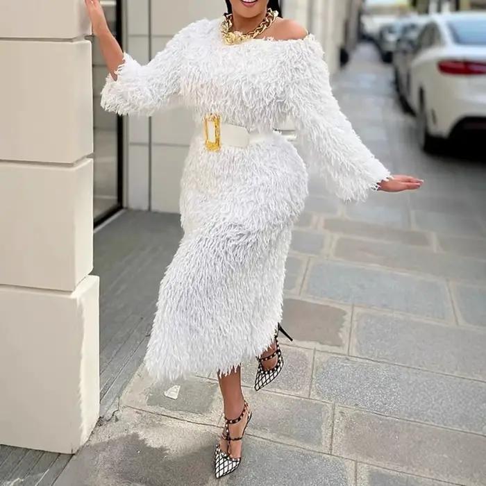 Robe de soirée d'hiver pour femme élégante avec décolleté asymétrique et fausse fourrure polyester pour occasions spéciales