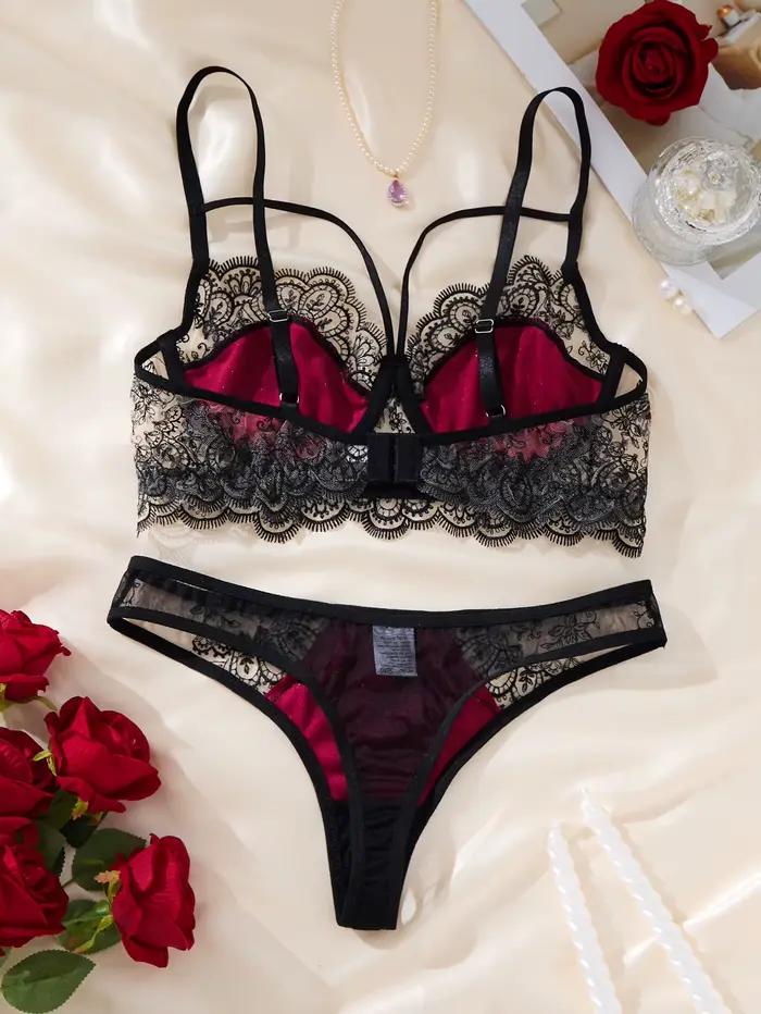 Lingerie sexy avec soutien-gorge transparent floral. L'allure d'un ensemble de lingerie pour la nuit de Saint-Valentin. Ensemble soutien-gorge culotte BlackRed ZA825166