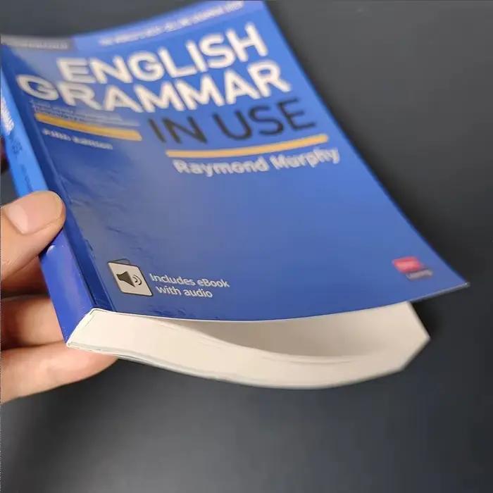 3 livres de grammaire anglaise élémentaire, grammaire anglaise essentielle avancée, livre d'exercices de préparation aux tests d'anglais, optionnel