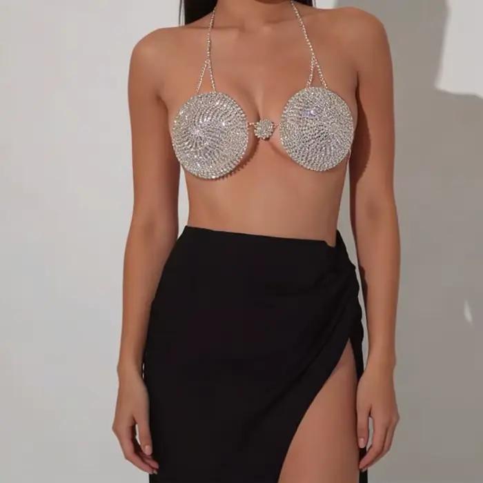 Soutien-gorge entièrement orné de diamants pour femmes, idéal pour les boîtes de nuit et les soirées. Soutien-gorge sexy et exagéré orné de diamants scintillants avec chaîne de corps et chaîne de poit