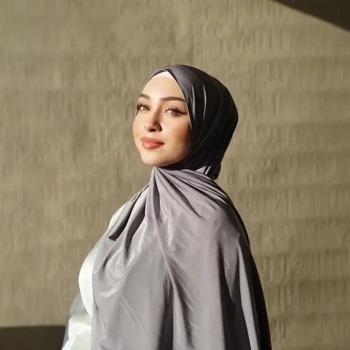 Nový hidžáb z tekutého džerseje pro muslimské ženy