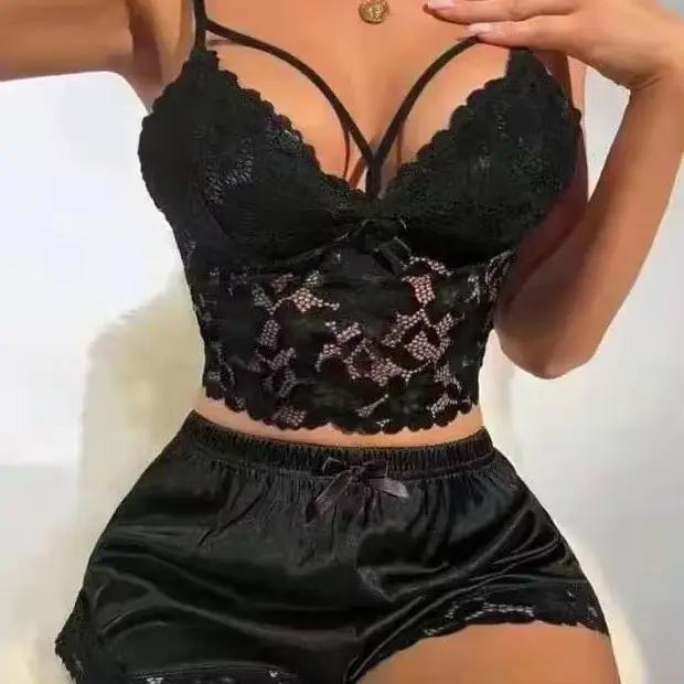 Ensemble de Nuisette Courte en Dentelle Confortable et Respirant avec Col en V et Short pour Femme – Idéal Printemps, Été, Automne, Hiver