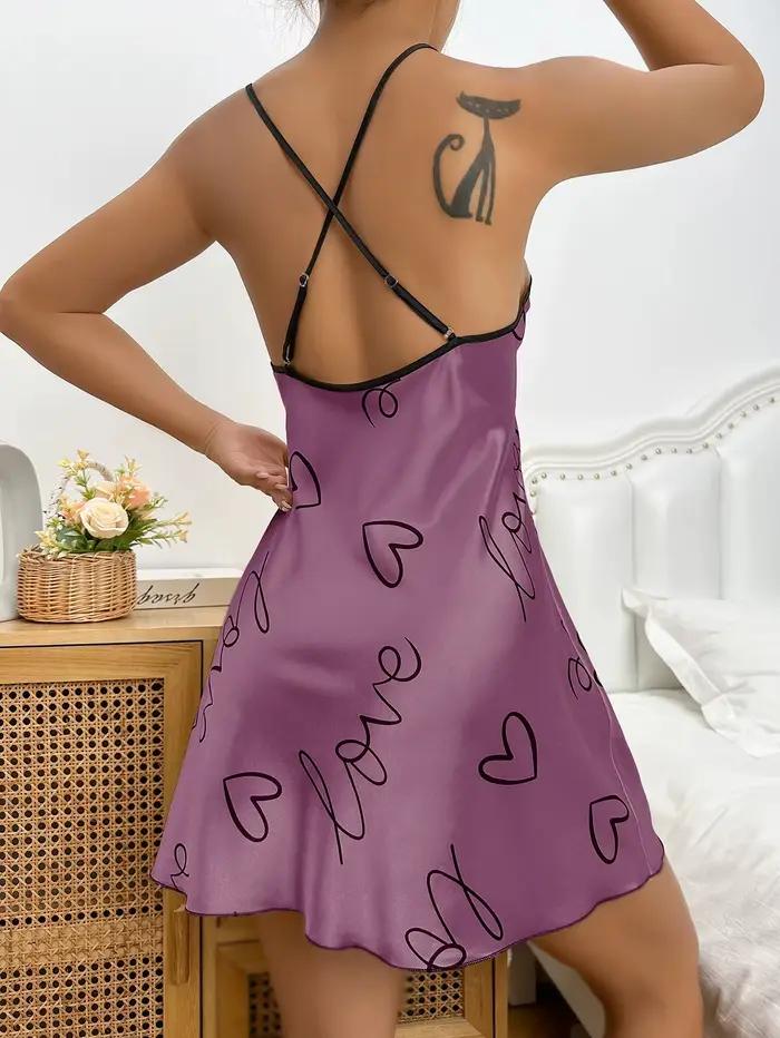 Elegantní noční košile s potiskem srdíček