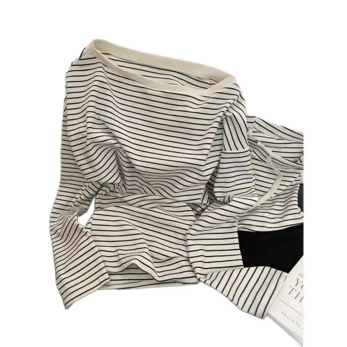 Nouvel ensemble de pyjama coréen 2025 à manches longues avec rayures noires et blanches et short épaules dénudées pour femme – Tenue d'intérieur