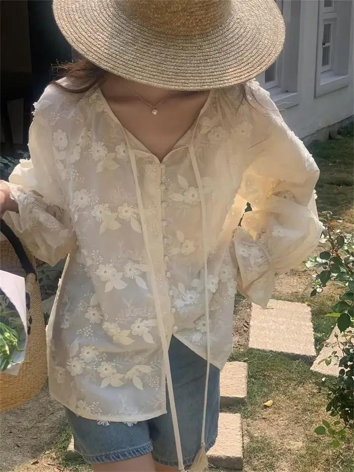 Chemises à manches évasées pour femmes, col en V, broderie chic, fleurs, doux, vacances, bureau, dam