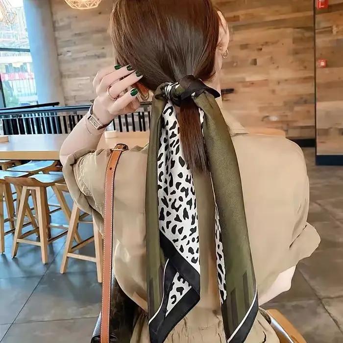 Foulard en soie florale rose 70cm pour femmes, simulé de soie, frais et élégant, polyvalent, sacs po