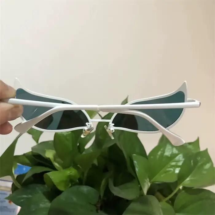 Donquixote PVC lunettes de soleil Doflamingo Cosplay lunettes Anime oeil de chat lunettes de soleil