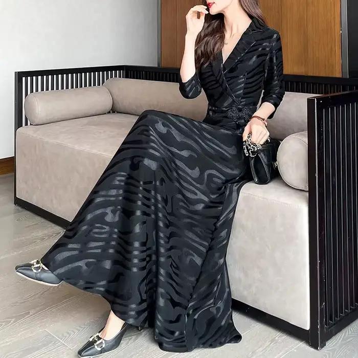 Robe noire amincissante à manches longues pour femmes, robe rayée, tempérament haut de gamme, mère d