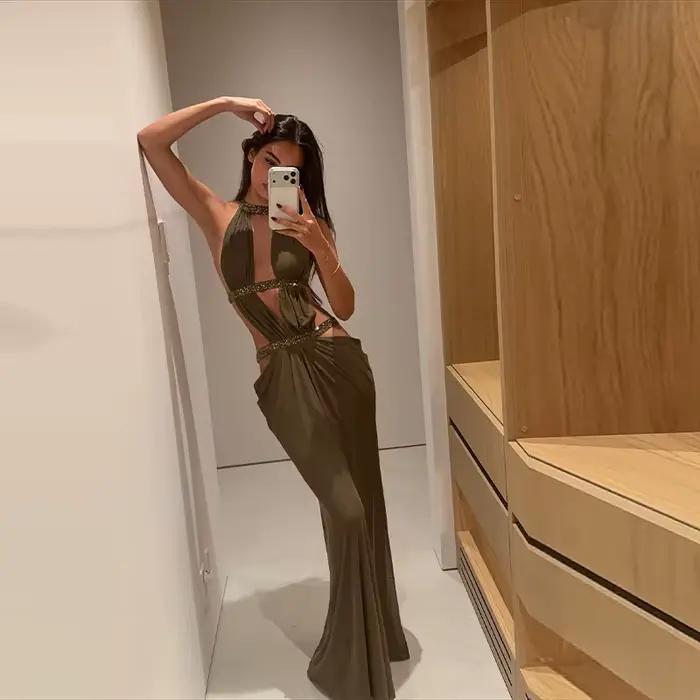Robe longue décontractée pour femme, style licou, ornée de strass de luxe, découpée, coupe ajustée,