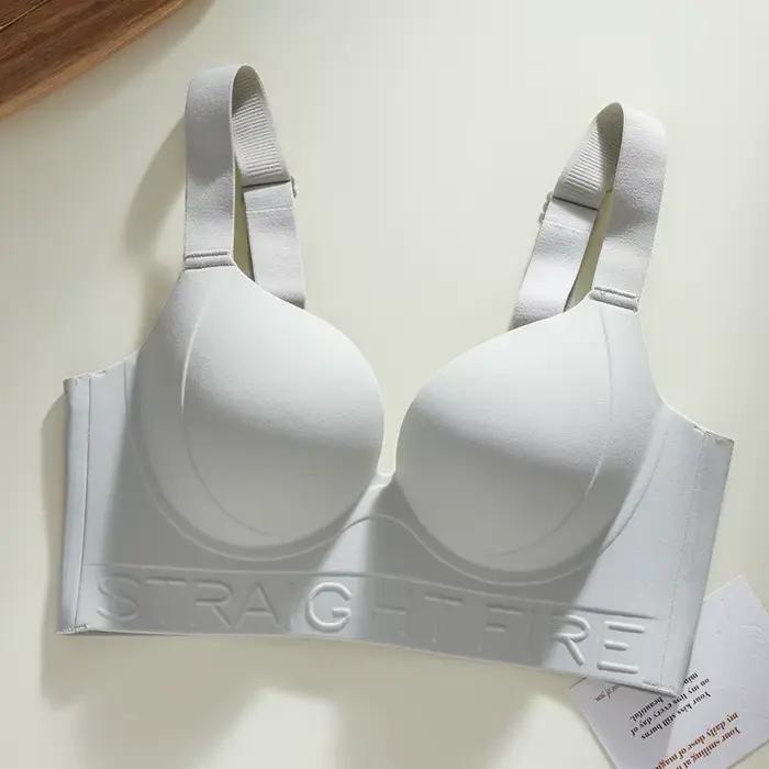 Les seins des femmes sont des gros seins qui montrent petits et empêchent l'affaissement, Type de ré