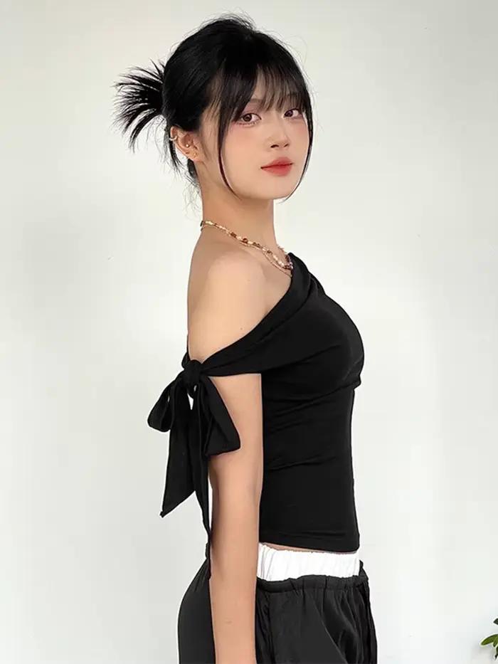 2025 femmes été Ins Style nouveau rétractable plissé une épaule haut court dos nu torsion cravate as