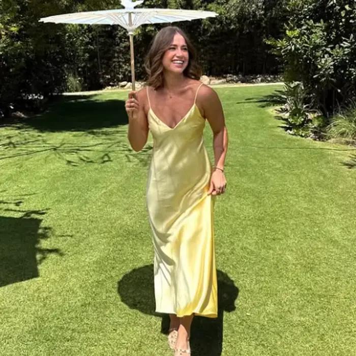 HXAO femmes jaune robe d'été 2025 femme Satin col en v robes de soirée élégante soirée sans manches