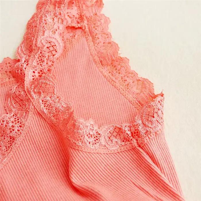 Hauts noirs été sans manches femmes débardeur avec haut en dentelle rouge à l'intérieur porter des C