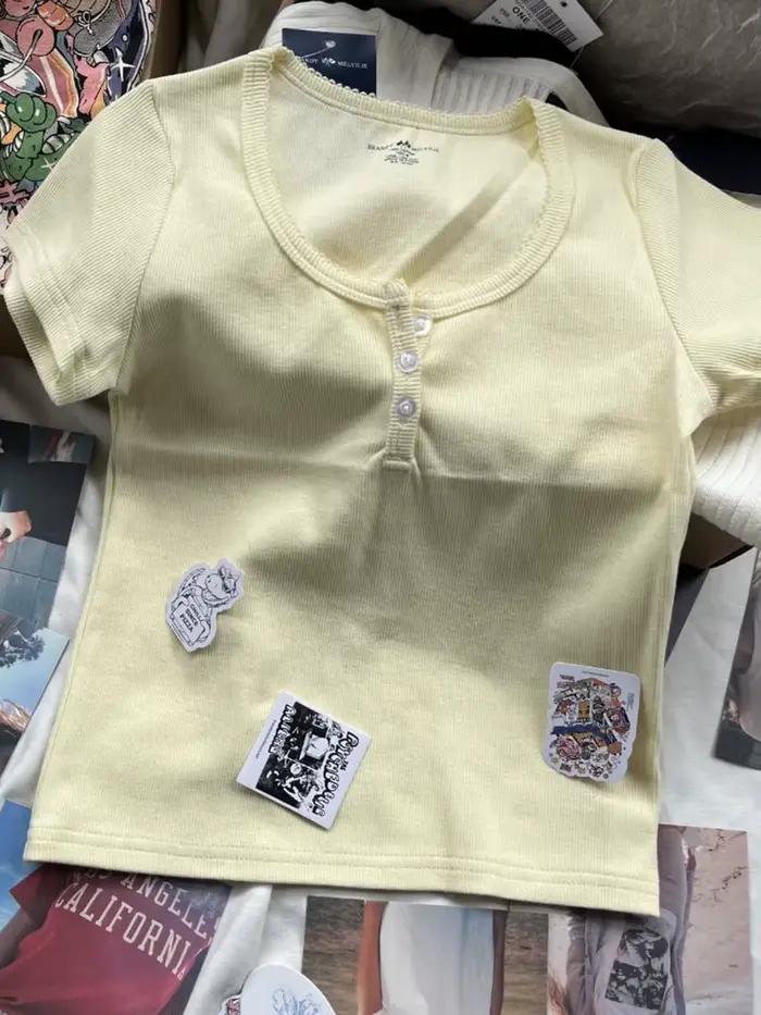 Économie à manches courtes en coton doux à col rond pour femmes, trois boutons, jaune crémeux, t-shi
