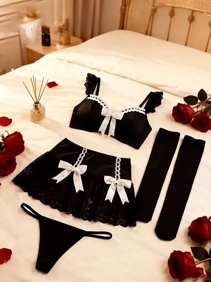 Ensemble de lingerie sexy en dentelle rouge pour femme et ensemble de lingerie en satin avec soutien-gorge à découpes et bretelles à nœud et string avec bas – Tenue de nuit romantique