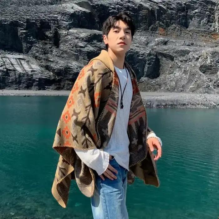 Poncho Hommes Imitation Cachemire Nouveau Manteau de Tourisme Homme à Capuche Écharpe Chaleur Grande Taille Imprimé Vêtements d'extérieur Automne Hiver Capes Châles