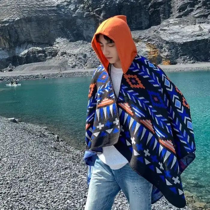 Poncho Hommes Imitation Cachemire Nouveau Manteau de Tourisme Homme à Capuche Écharpe Chaleur Grande Taille Imprimé Vêtements d'extérieur Automne Hiver Capes Châles