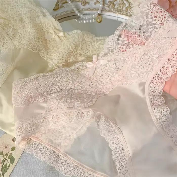 Nouvelle Arrivée Lingerie Féminine : Culottes en Satin Couleur Unie Taille Basse avec Nœud et Dentelle, Design Sexy de Luxe Français pour Filles