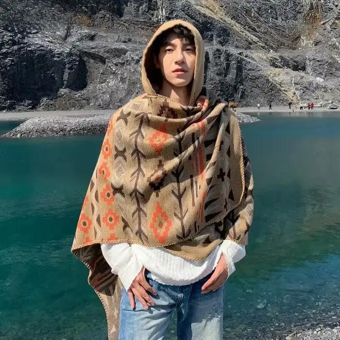 Poncho Hommes Imitation Cachemire Nouveau Manteau de Tourisme Homme à Capuche Écharpe Chaleur Grande Taille Imprimé Vêtements d'extérieur Automne Hiver Capes Châles