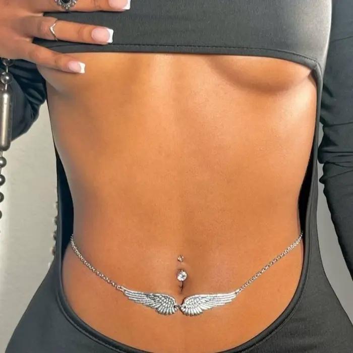 Chaîne de corps élégante à double couche avec ailes, perles et breloques, chaîne de taille dorée, ceinture de bikini stylée, accessoires de festival