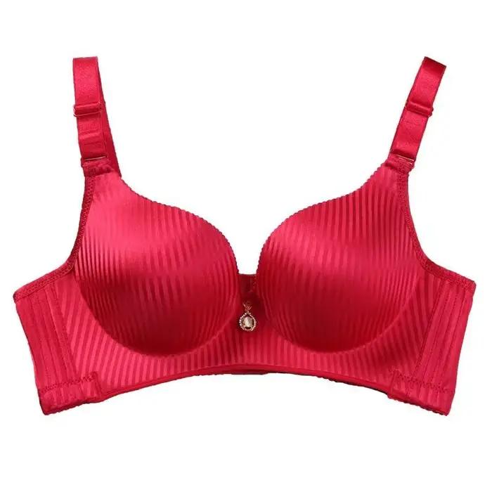 Mimořádně pohodlná push-up podprsenka s 8 cm vyvýšovacími vložkami