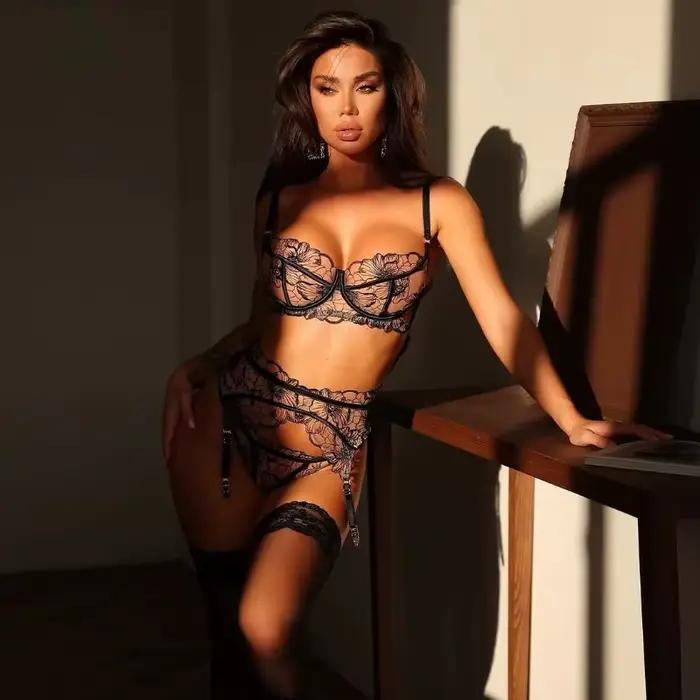 Nouveaux Ensembles de Lingerie Française pour Femme : Soutien-Gorge Brodé Fantaisie, String et Jarretières – Lingerie Féminine Élégante, Florale, Romantique et Mignonne