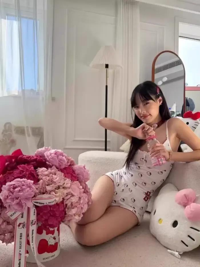 Kawaii Hello Kitty pyžamový set