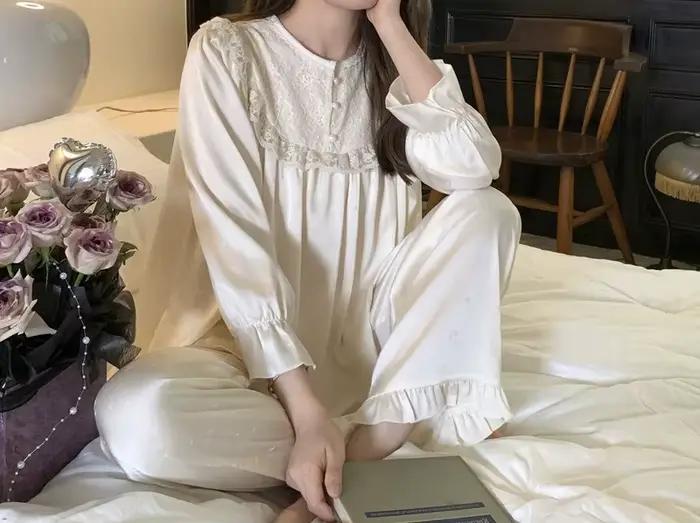 Nouvelle collection Printemps-Automne 2025 : Pyjama en soie imitation pour femme, ensemble pantalon et haut à manches longues en soie glacée, tenue d'intérieur française en dentelle