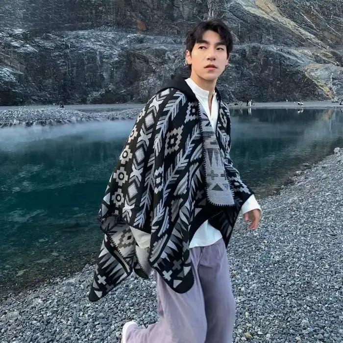 Poncho Hommes Imitation Cachemire Nouveau Manteau de Tourisme Homme à Capuche Écharpe Chaleur Grande Taille Imprimé Vêtements d'extérieur Automne Hiver Capes Châles
