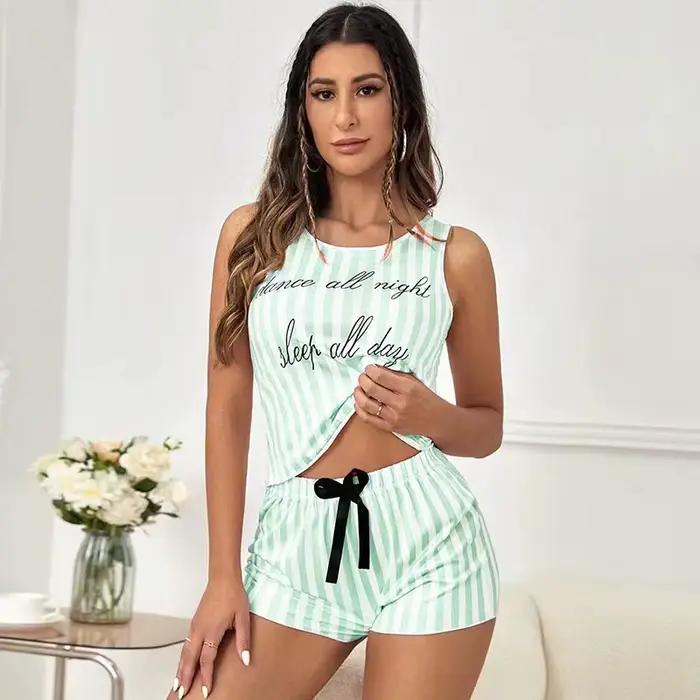 Dámské letní pyžamo s pruhy