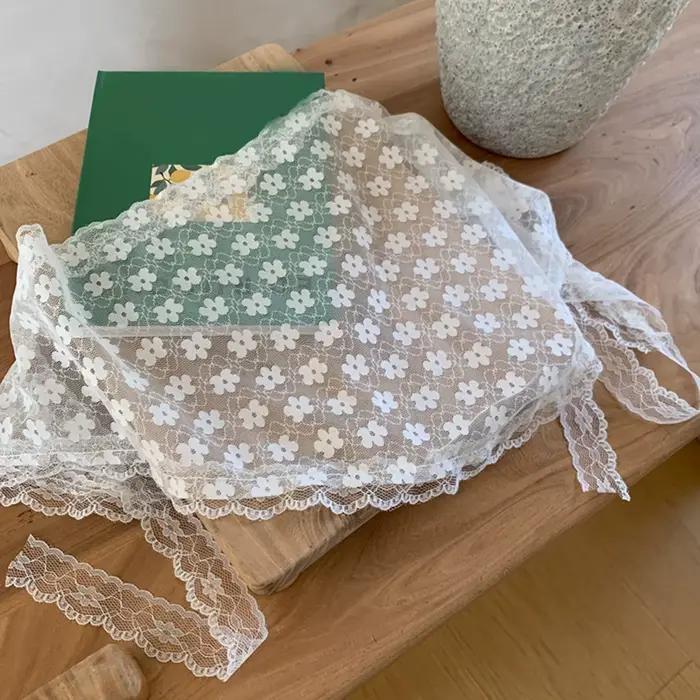 Dentelle fleur tempérament élégant dentelle femme fleur blanc doux triangle écharpe mince ruban respirant style artistique photo de voyage