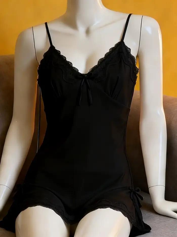 Robe de nuit en satin pour femme avec dentelle, nuisette sexy à fines bretelles, vêtement de nuit soyeux et lisse, lingerie élégante pour la maison