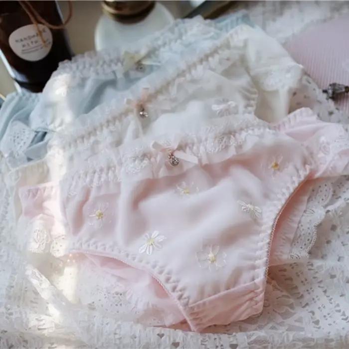 Fleur broderie lait soie culottes femmes Sexy dentelle soyeux lisse sans couture femme sous-vêtements mignon belle Sweety Lingerie Breifs